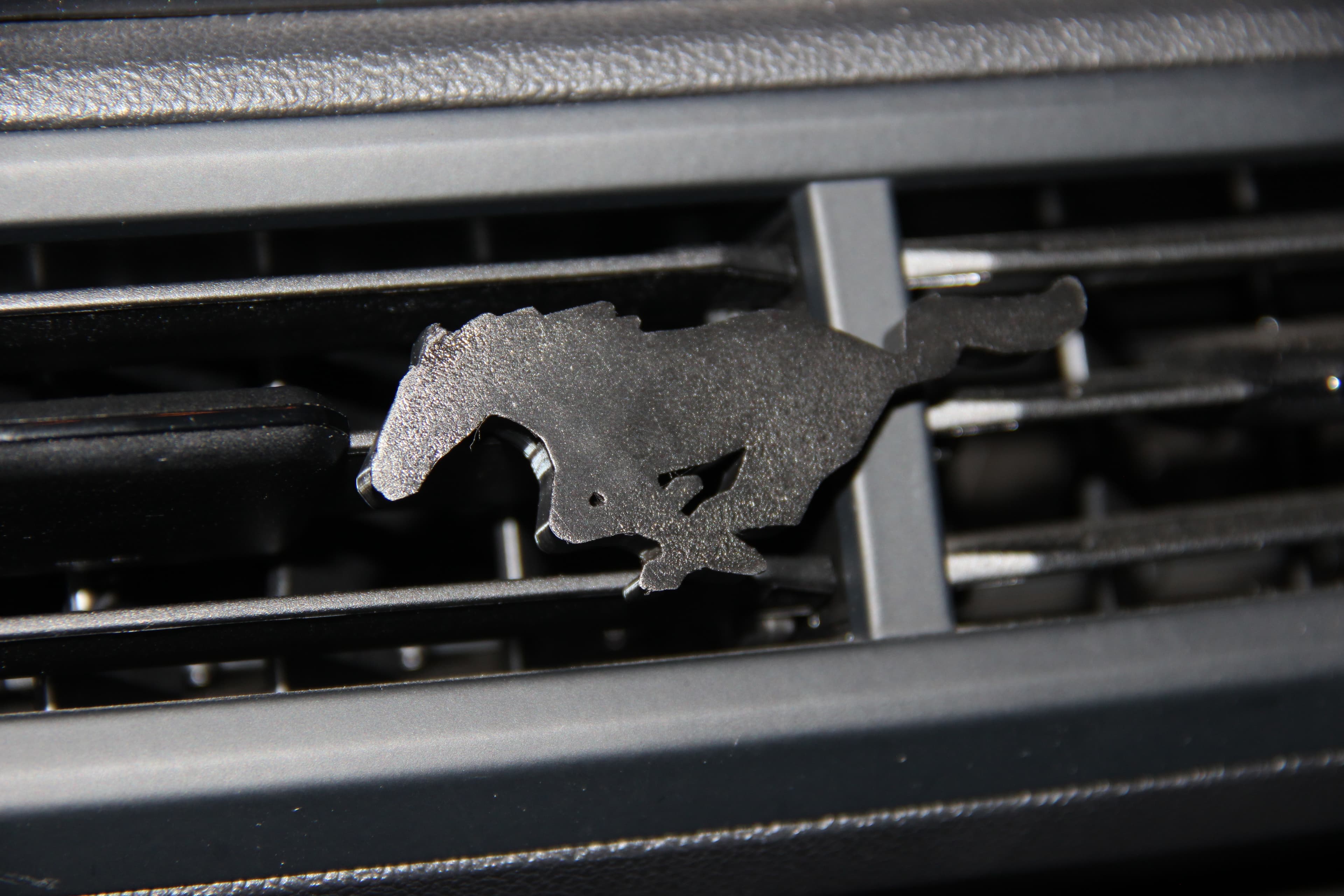 Clip de ventilacao Logo Mustang